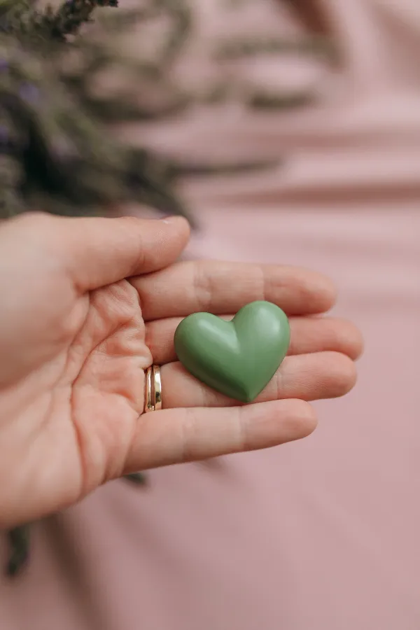 Betónová brošnička zelená