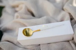 Lyžička s farebnou rúčkou  - úsmev ti pristane