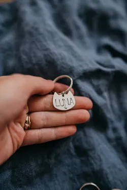 Štítok pre psa/mačku s ručne vyrazeným textom podľa vášho želania (kópia)