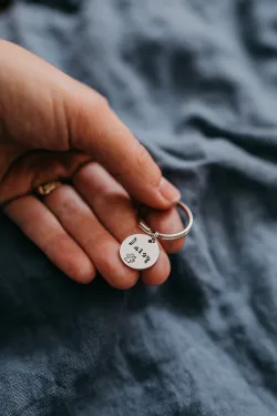 Štítok pre psa/mačku s ručne vyrazeným textom podľa vášho želania (kópia)