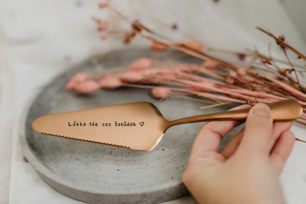 Tortová lopatka - Láska ide cez žalúdok