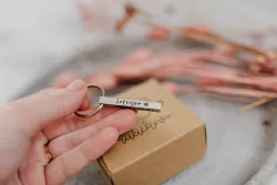 Kľúčenka hranol- verím si, ďakujem si, doprajem si, stačím si