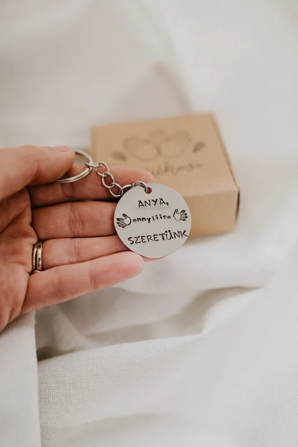 Kľúčenka - Anya, ennyiiire szeretünk