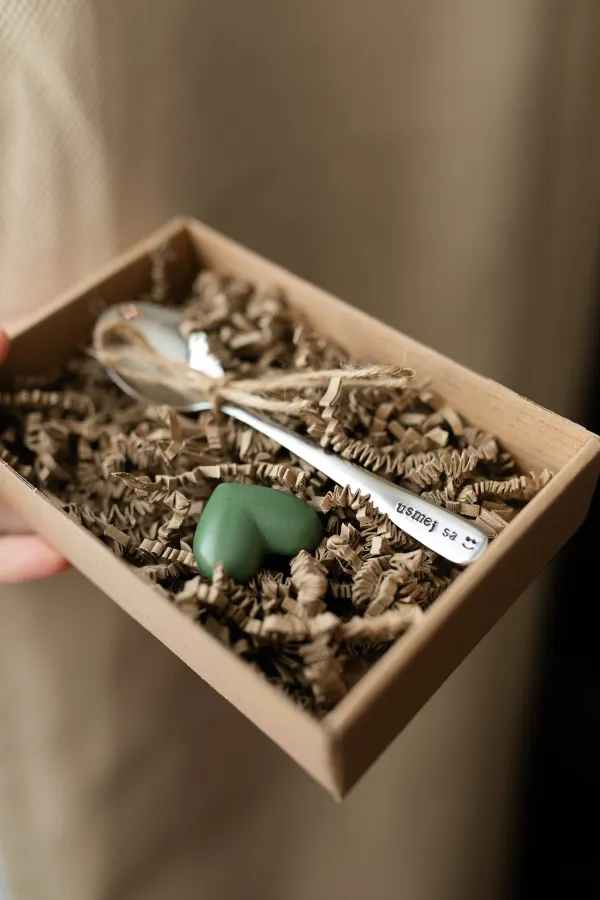 Set lyžičky a brošne- usmej sa