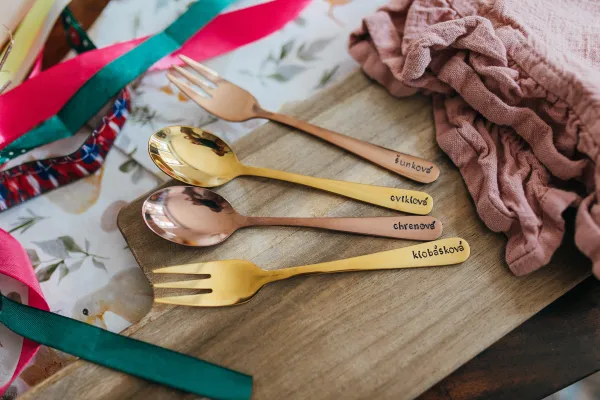 Veľkonočná sada príborov s ručne vyrazeným textom