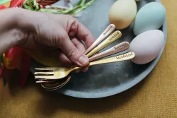 Veľkonočná sada príborov s ručne vyrazeným textom