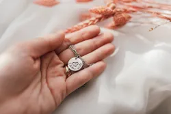 Retiazka na krk-držíme spolu