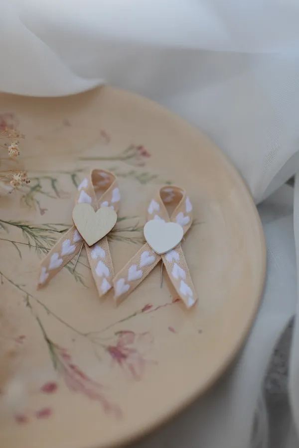Svadobné pierka- Béžové srdce