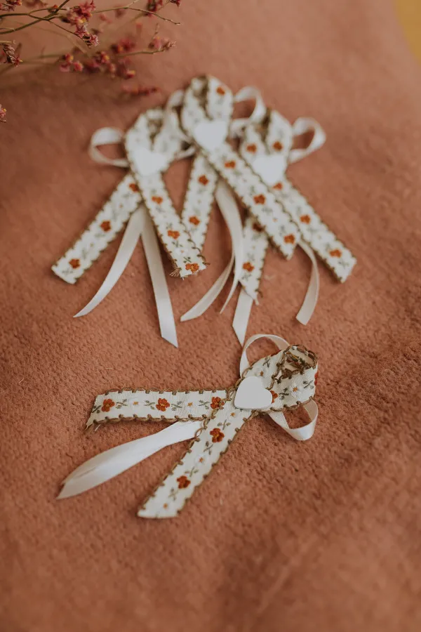 Svadobné pierka- Hnedé romantické pre svedkov,rodičov či ženícha